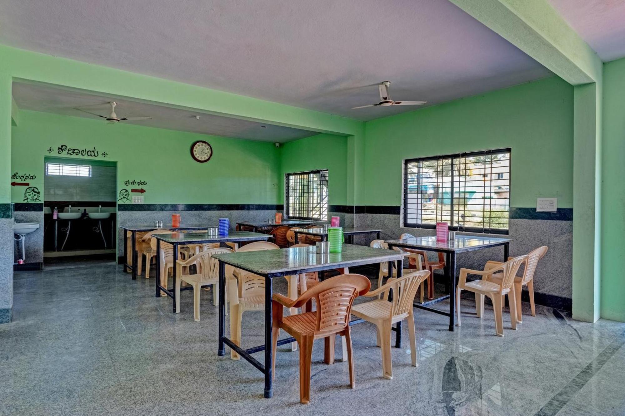 Hotel Spot On B R Comforts Krs Back Water à Hosa Kannambādi Extérieur photo